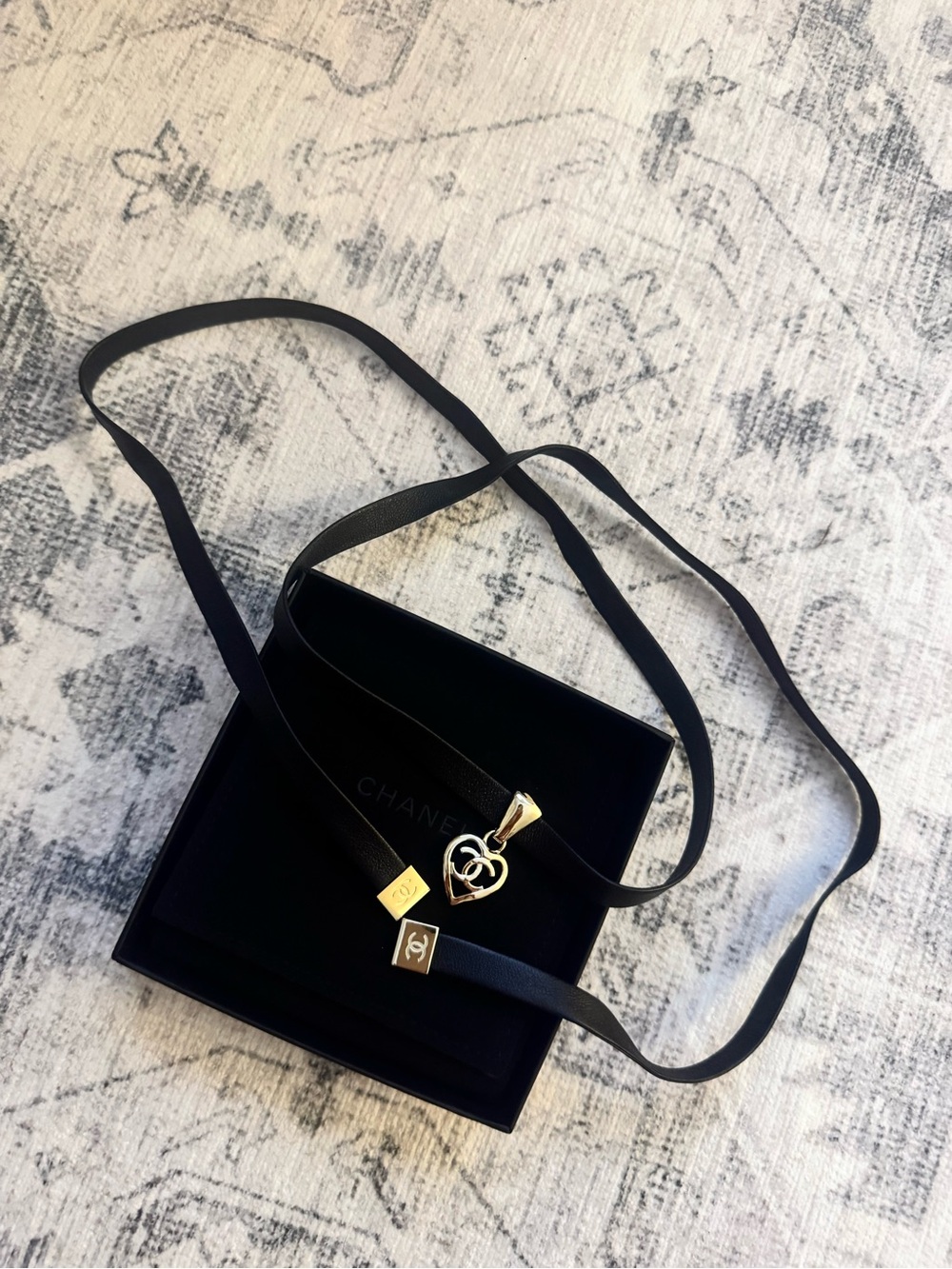Chanel Leather CC Heart Pendant Choker Nana - Picture 8 of 11